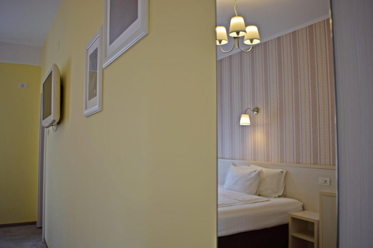 Pensiunea Holiday Villa Braşov Exterior foto