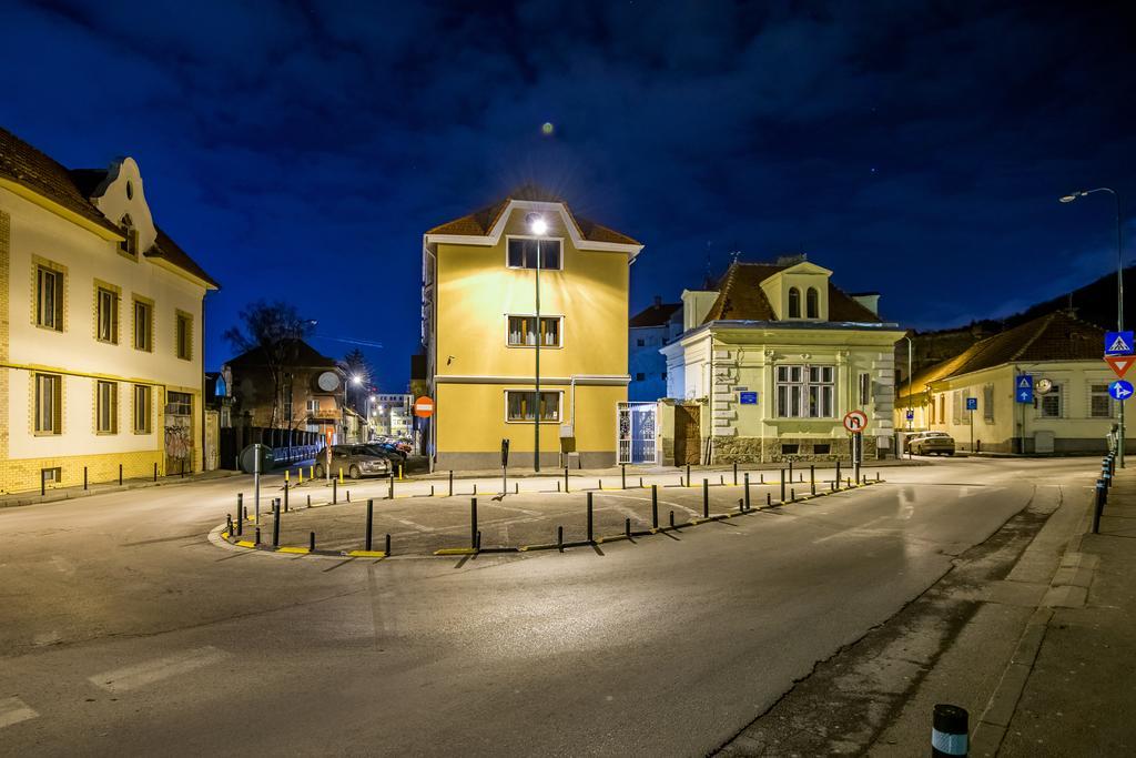 Pensiunea Holiday Villa Braşov Exterior foto