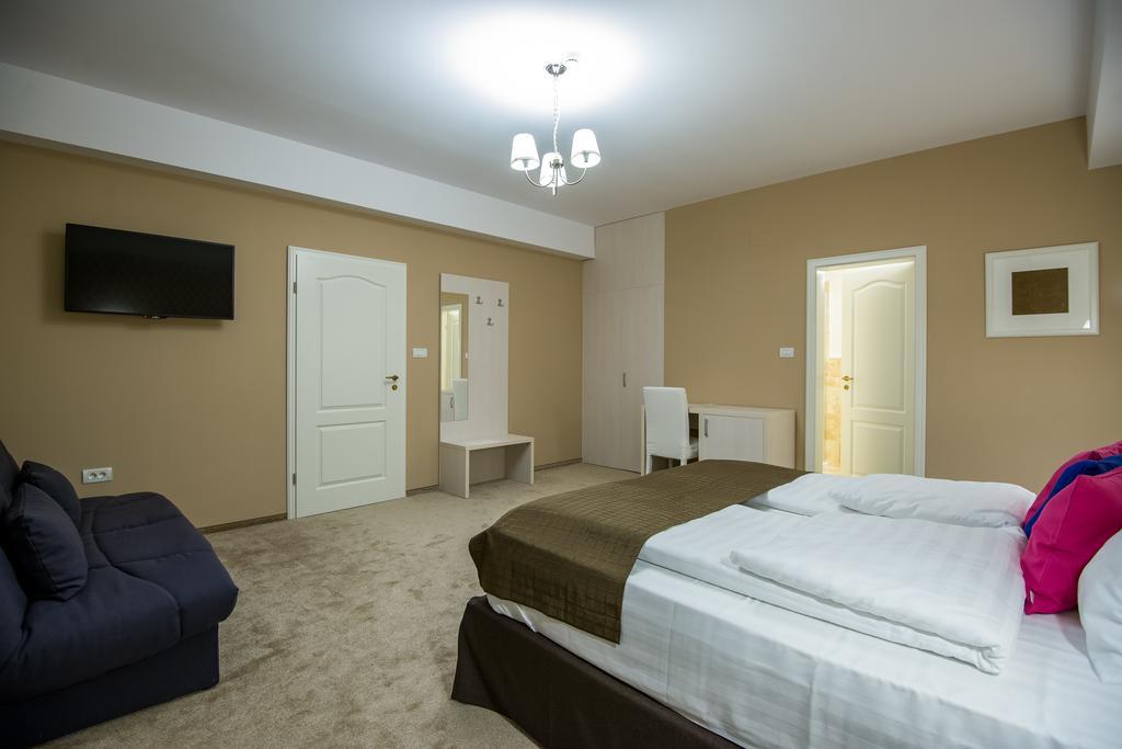 Pensiunea Holiday Villa Braşov Exterior foto