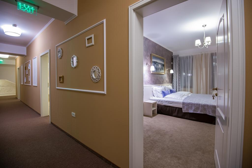 Pensiunea Holiday Villa Braşov Exterior foto