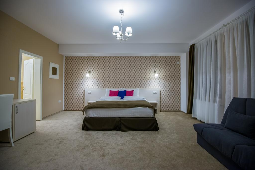 Pensiunea Holiday Villa Braşov Exterior foto