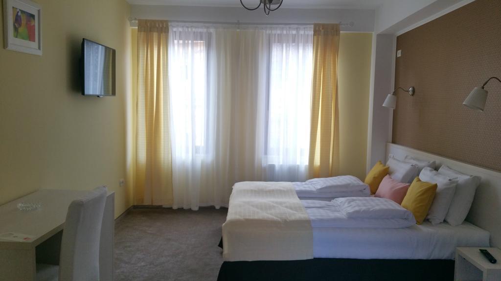 Pensiunea Holiday Villa Braşov Exterior foto