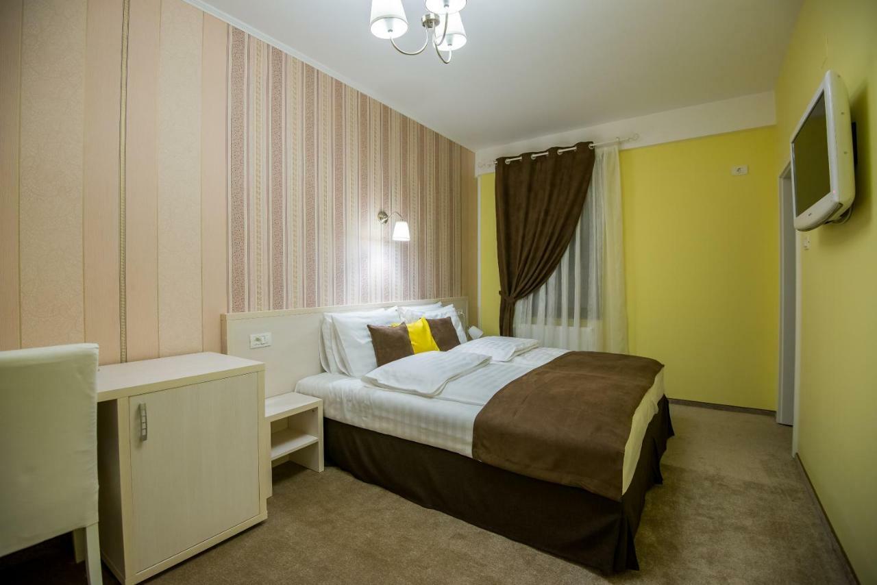 Pensiunea Holiday Villa Braşov Exterior foto