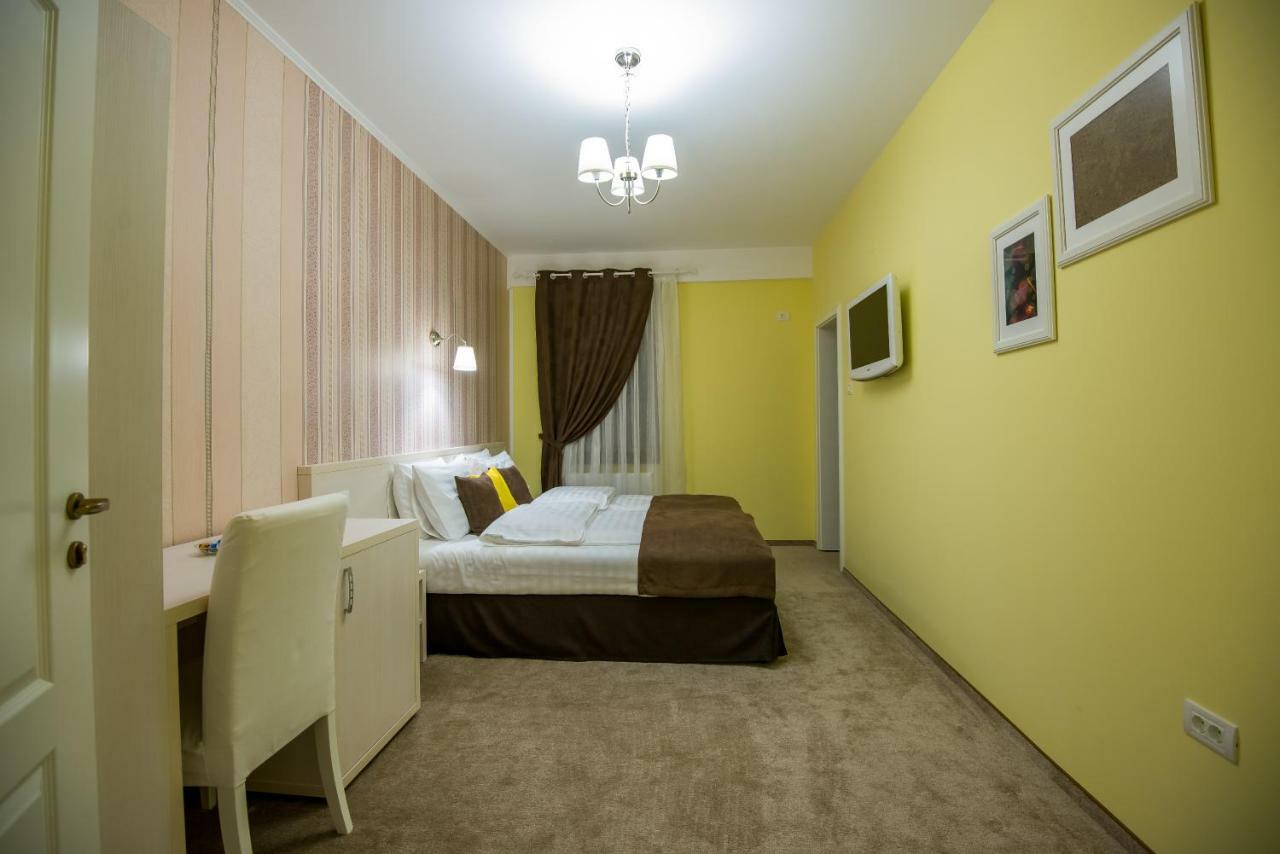Pensiunea Holiday Villa Braşov Exterior foto